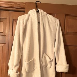 Girls robe. White. Size 12